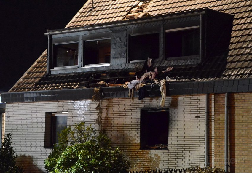 Feuer 4 Koeln Immendorf Giesdorfer Allee P415.JPG